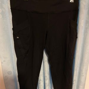 Black Lululemon crop leggings